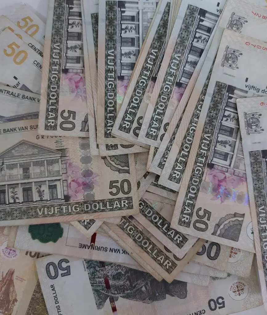 Stapel bankbiljetten van vijftig dollar